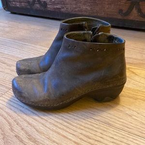 Patagonia zipper clogs